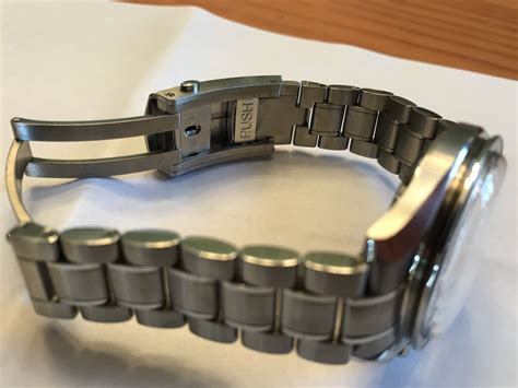 omega speedmaster micro adjustment clasp|Omega Speedmaster bracelet not working.